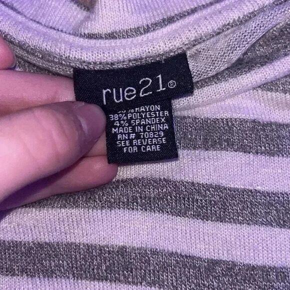 Rue 21 cute shirt, size size small with twist and front and pocket - Picture 2 of 5